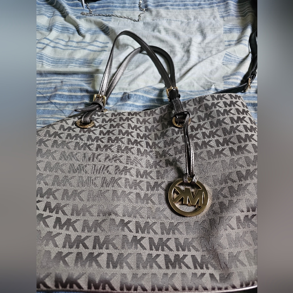Hand bag